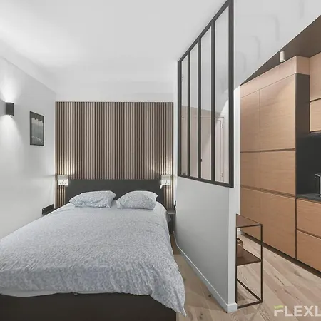 Refined And Bright In The Prestigious 16th Arrondissement