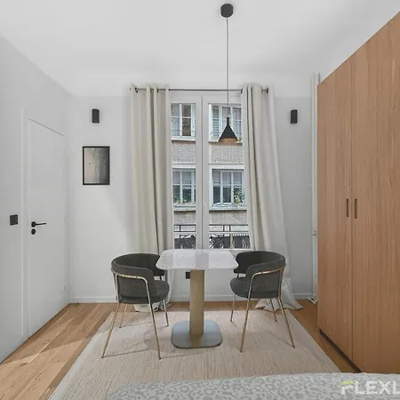 Refined And Bright In The Prestigious 16th Arrondissement * París