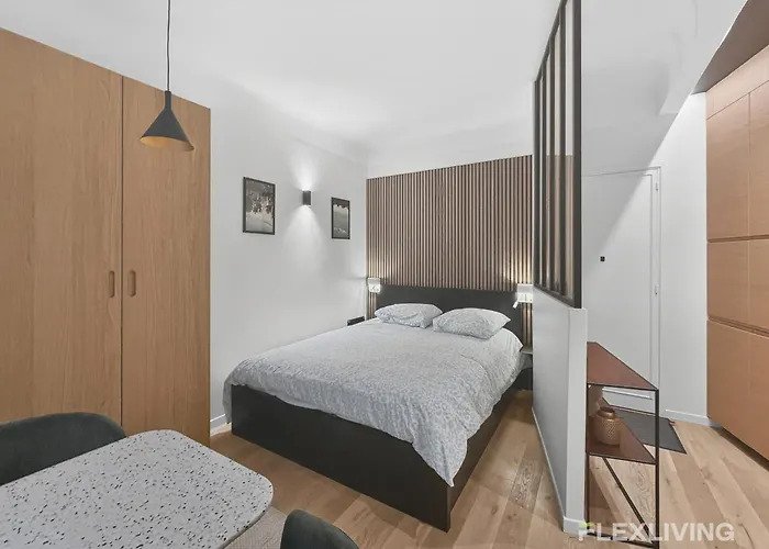 Refined And Bright In The Prestigious 16th Arrondissement