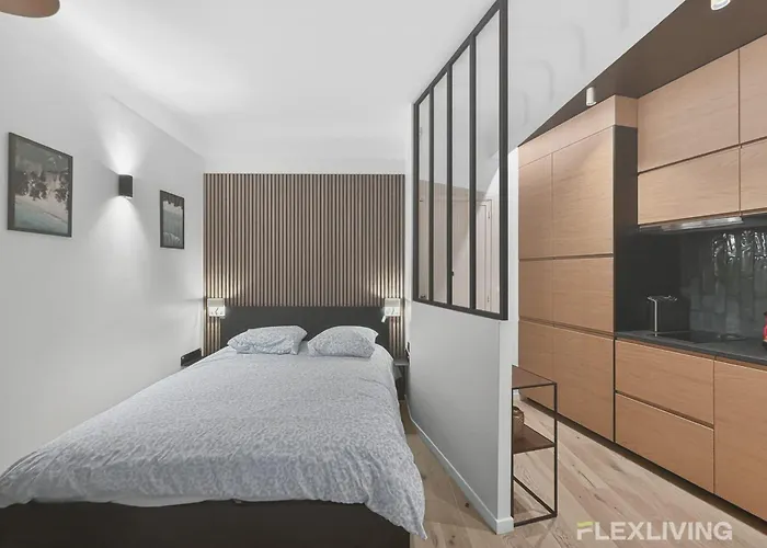 Refined And Bright In The Prestigious 16th Arrondissement